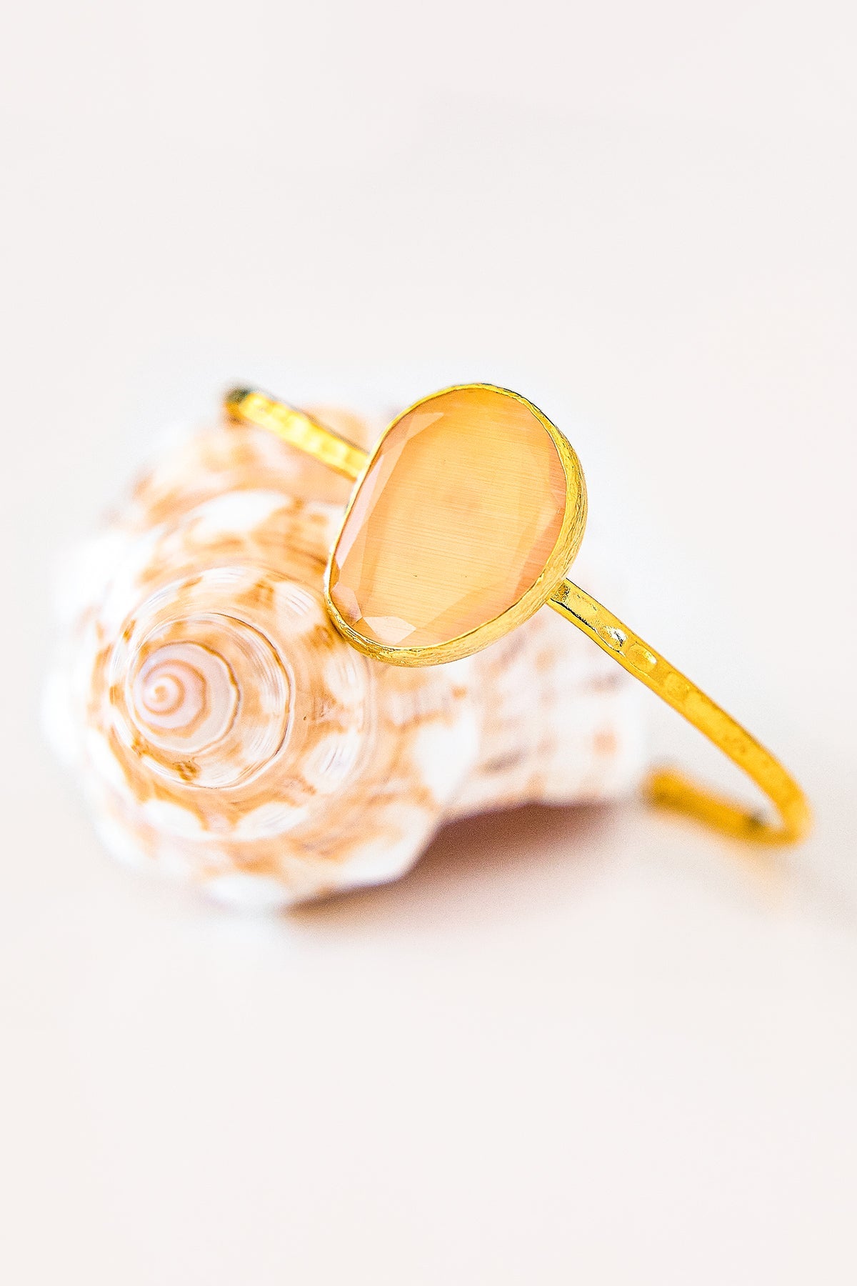 Liora (Cat Eye Stone Peach)