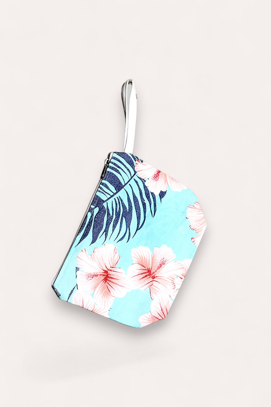 Nina Pouch sea