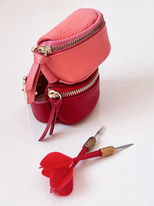 Laura Wrist Bag Coral – Debbie Katz